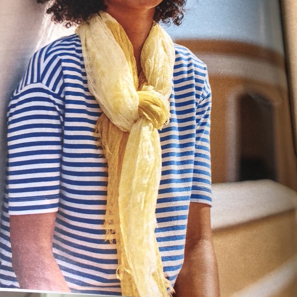 Summer Spring time Floral Print Rectangular Scarf. 100% vinyl. Made in Japan - Picture 14 of 16